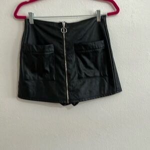 Black Faux Leather Goth Biker Streetwear Mini Skort Silver Zip Patch Pockets M